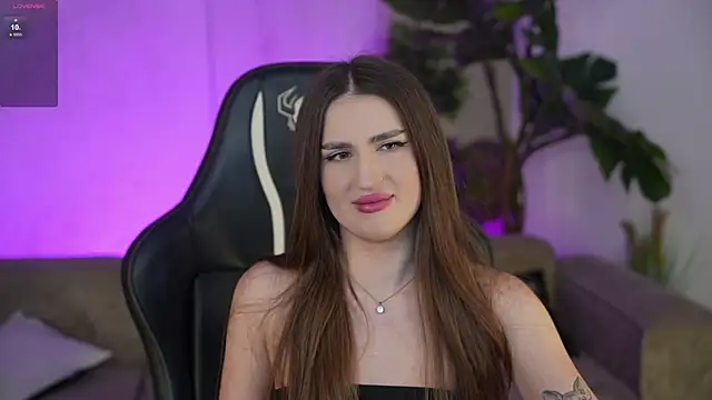 Snapshot of Goldie_Flame chatting on October 2025 02:33:01 AM Goldie Flame online show from October 2025 02:33:01 AM