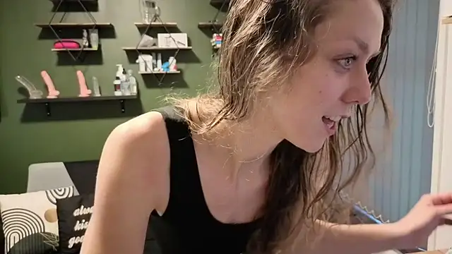 Snapshot of Eveline_Beauty_Kitty chatting on December 2025 03:06:01 PM Eveline Beauty Kitty online show from December 2025 03:06:01 PM