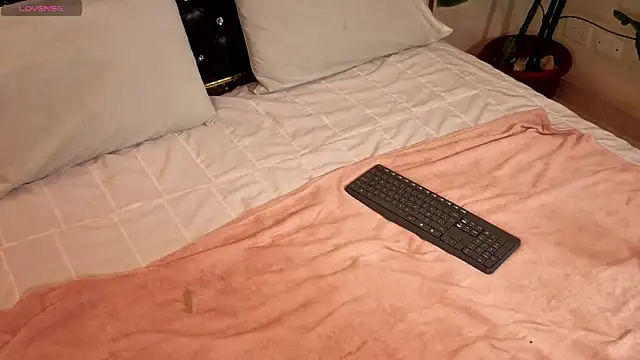 LiLLiAnderson online show from April 2026 12:20:01 PM