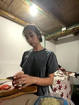 juliie star online show from October 2025 06:13:02 PM