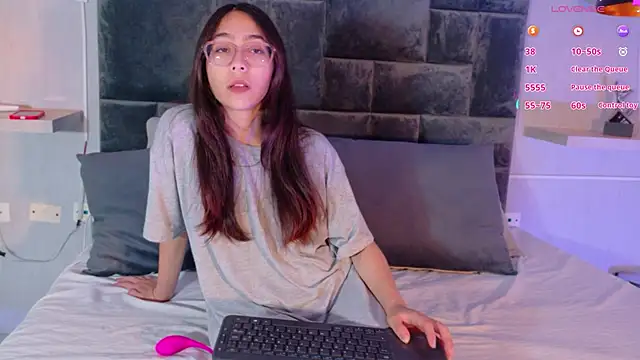 Snapshot of juliie_star chatting on May 2026 11:47:01 PM juliie star online show from May 2026 11:47:01 PM