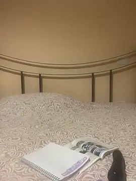 SarettaB90 online show from December 2025 05:54:02 PM