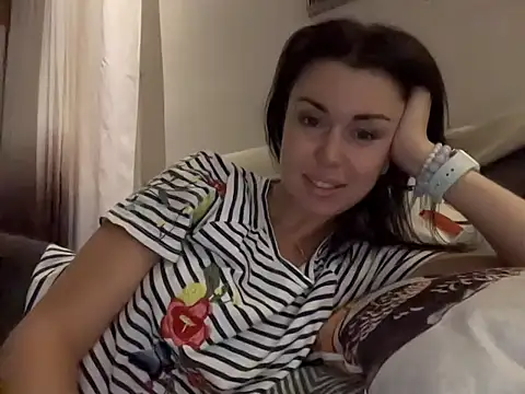 Snapshot of Gilin1 chatting on October 2025 06:52:02 PM Gilin1 online show from October 2025 06:52:02 PM