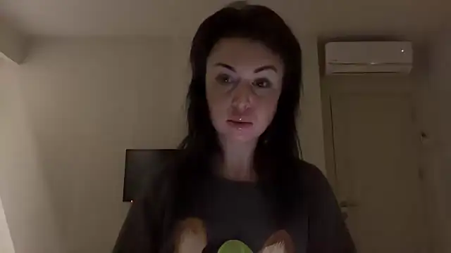 Snapshot of Gilin1 chatting on November 2025 08:44:01 PM Gilin1 online show from November 2025 08:44:01 PM