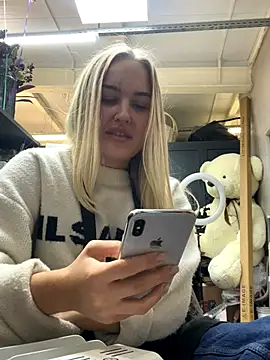 Snapshot of CandyVice chatting on October 2025 04:52:02 PM CandyVice online show from October 2025 04:52:02 PM