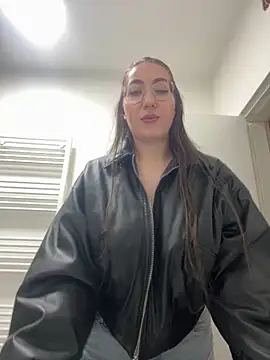 Snapshot of Kylie_Kathy chatting on June 2026 01:39:01 AM Kylie Kathy online show from June 2026 01:39:01 AM
