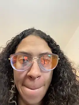 Hanna Cornee  online show from November 2025 01:15:02 PM