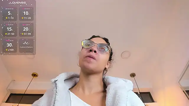 Hanna Cornee  online show from January 2026 12:51:01 PM