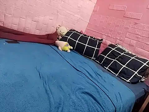 Snapshot of Kellye_hotTs chatting on February 2026 04:49:02 AM Kellye hotTs online show from February 2026 04:49:02 AM