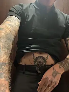 xAaronx9095 online show from October 2025 02:56:01 AM