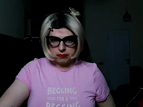 Snapshot of sissyslutmasha chatting on November 2025 06:08:01 AM sissyslutmasha online show from November 2025 06:08:01 AM