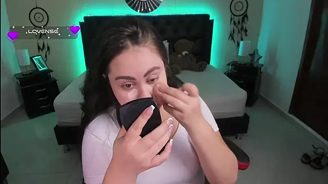 LolaVillalobos online show from October 2025 12:58:01 PM