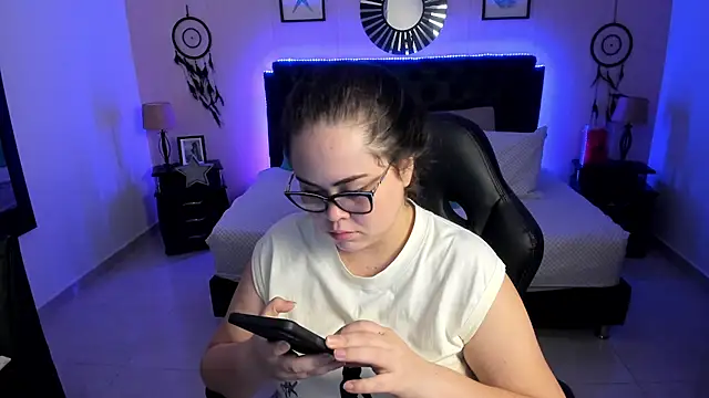 Snapshot of LolaVillalobos chatting on May 2026 01:41:01 PM LolaVillalobos online show from May 2026 01:41:01 PM