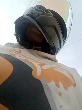 Snapshot of ZoeBenneti chatting on October 2025 12:31:01 PM ZoeBenneti online show from October 2025 12:31:01 PM