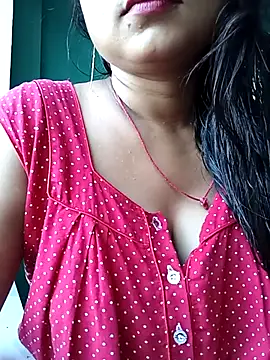 Snapshot of Desi_couple305 chatting on September 2025 01:33:01 AM Desi couple305 online show from September 2025 01:33:01 AM