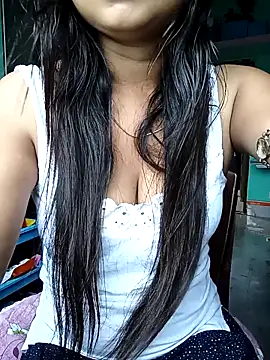 Snapshot of Desi_couple305 chatting on October 2025 01:47:01 AM Desi couple305 online show from October 2025 01:47:01 AM