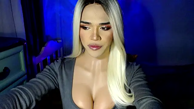 Snapshot of lusciousgirlx chatting on December 2025 05:13:01 AM lusciousgirlx online show from December 2025 05:13:01 AM