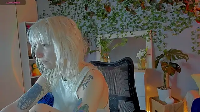 Snapshot of tattoo_art_baby chatting on June 2026 01:52:02 AM tattoo art baby online show from June 2026 01:52:02 AM