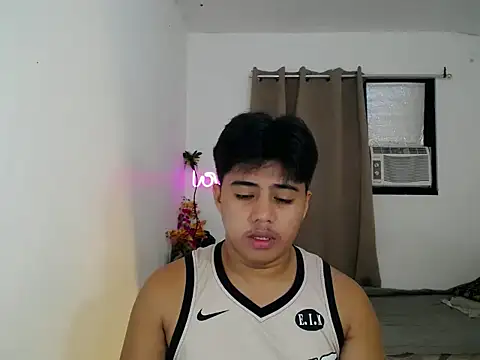 Hugecock2hundle intown online show from November 2025 06:48:02 PM