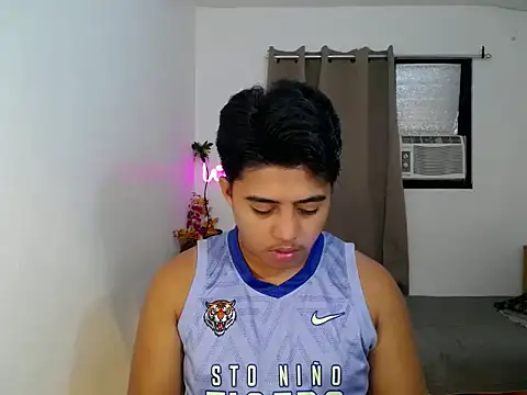 Hugecock2hundle intown online show from November 2025 07:30:01 AM