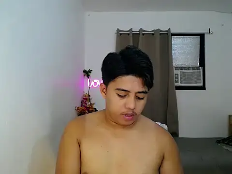 Hugecock2hundle intown online show from November 2025 12:05:01 PM