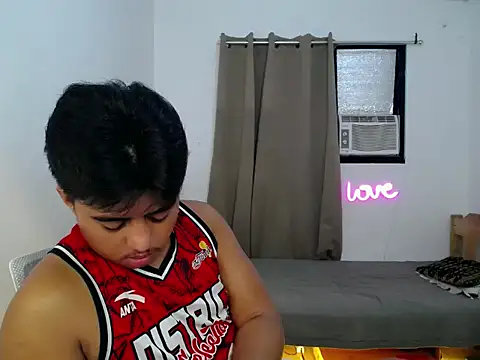 Hugecock2hundle intown online show from November 2025 07:38:01 PM