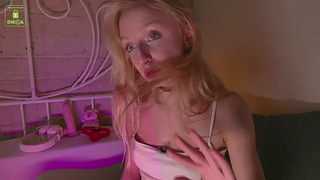 maya snow online show from October 2025 08:42:01 PM