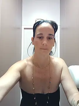 caro252 online show from May 2026 07:05:02 AM