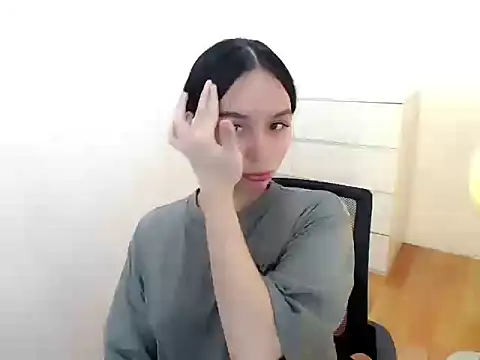 holly tabby online show from September 2025 08:19:01 PM