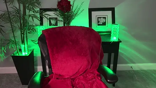 ItsNikki online show from February 2026 03:30:02 PM