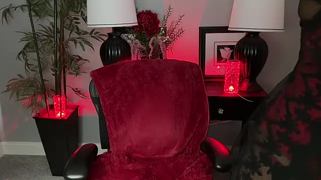 ItsNikki online show from March 2026 06:14:01 PM