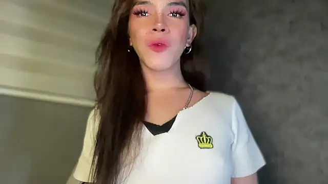 Snapshot of Misselliefayexxx chatting on November 2025 06:21:02 PM Misselliefayexxx online show from November 2025 06:21:02 PM