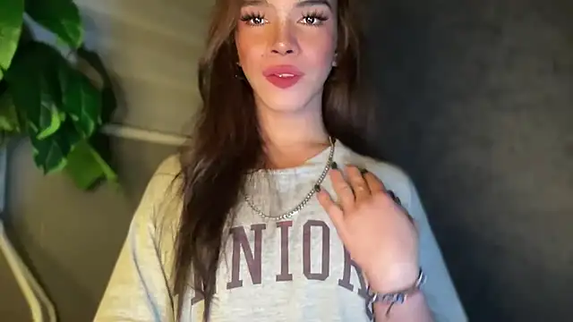 Snapshot of Misselliefayexxx chatting on November 2025 10:29:01 AM Misselliefayexxx online show from November 2025 10:29:01 AM