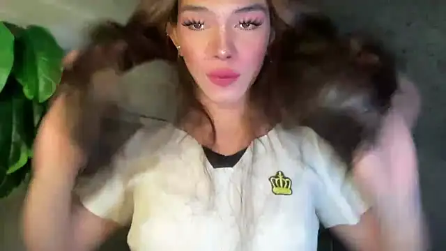 Snapshot of Misselliefayexxx chatting on December 2025 02:27:01 AM Misselliefayexxx online show from December 2025 02:27:01 AM