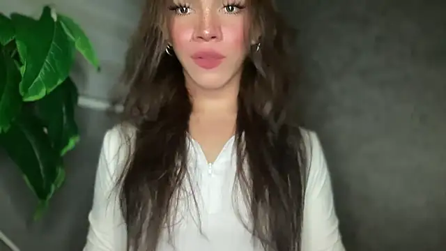 Snapshot of Misselliefayexxx chatting on December 2025 01:11:01 AM Misselliefayexxx online show from December 2025 01:11:01 AM