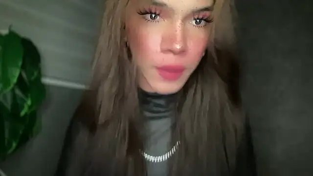 Snapshot of Misselliefayexxx chatting on December 2025 02:51:01 AM Misselliefayexxx online show from December 2025 02:51:01 AM