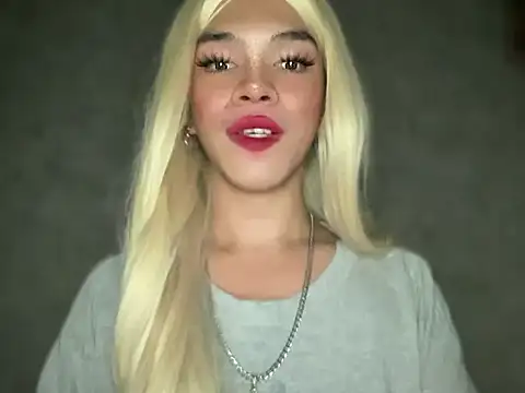 Snapshot of Misselliefayexxx chatting on February 2026 04:05:02 AM Misselliefayexxx online show from February 2026 04:05:02 AM