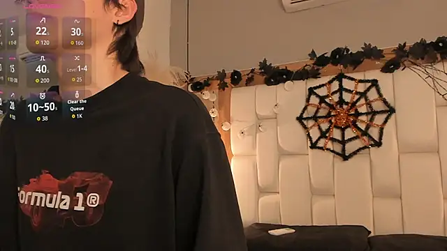 Daphne And Roger online show from October 2025 11:21:02 AM