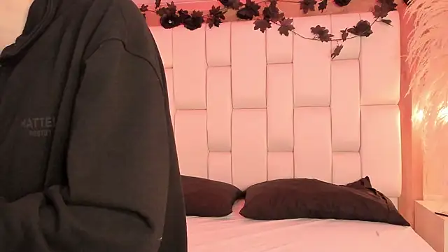 Snapshot of Daphne_And_Roger chatting on February 2026 10:58:02 AM Daphne And Roger online show from February 2026 10:58:02 AM