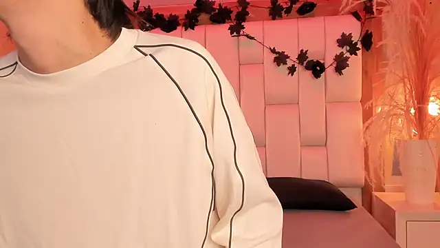 Snapshot of Daphne_And_Roger chatting on February 2026 11:03:02 AM Daphne And Roger online show from February 2026 11:03:02 AM