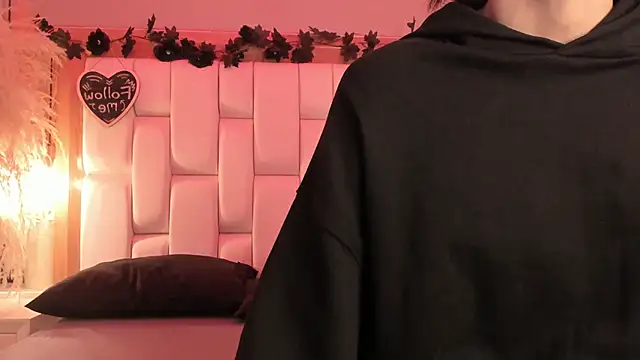 Snapshot of Daphne_And_Roger chatting on February 2026 10:53:02 AM Daphne And Roger online show from February 2026 10:53:02 AM