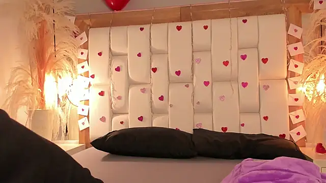 Snapshot of Daphne_And_Roger chatting on February 2026 11:06:02 AM Daphne And Roger online show from February 2026 11:06:02 AM