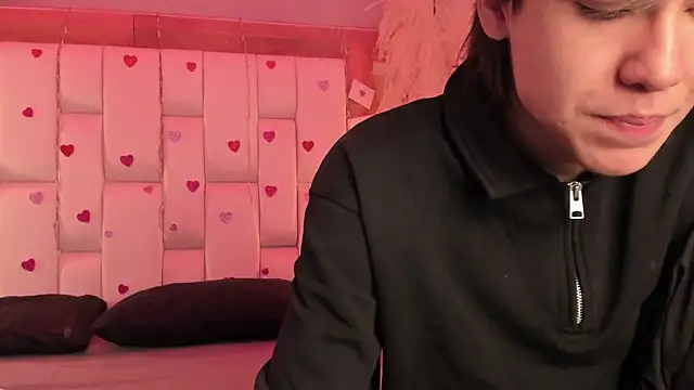 Snapshot of Daphne_And_Roger chatting on February 2026 11:06:02 AM Daphne And Roger online show from February 2026 11:06:02 AM