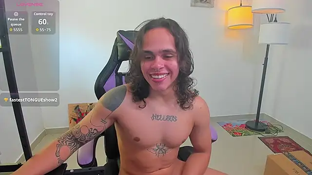 Snapshot of Maximiliano_scoott__ chatting on November 2025 07:46:02 PM Maximiliano scoott online show from November 2025 07:46:02 PM