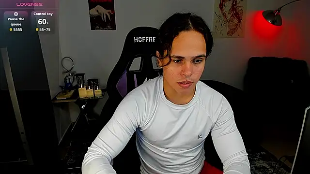 Snapshot of Maximiliano_scoott__ chatting on December 2025 10:27:02 PM Maximiliano scoott online show from December 2025 10:27:02 PM