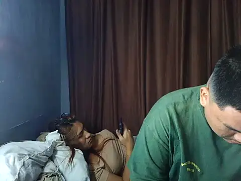 Snapshot of amanda_vuitton chatting on November 2025 05:36:02 PM amanda vuitton online show from November 2025 05:36:02 PM