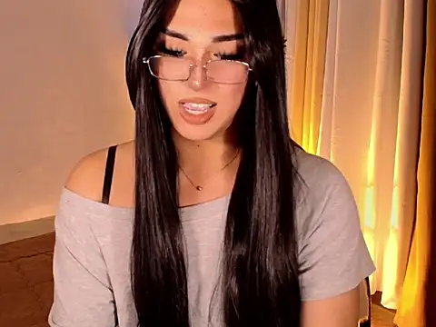 Snapshot of magnificent_kitana chatting on May 2026 02:33:01 PM magnificent kitana online show from May 2026 02:33:01 PM