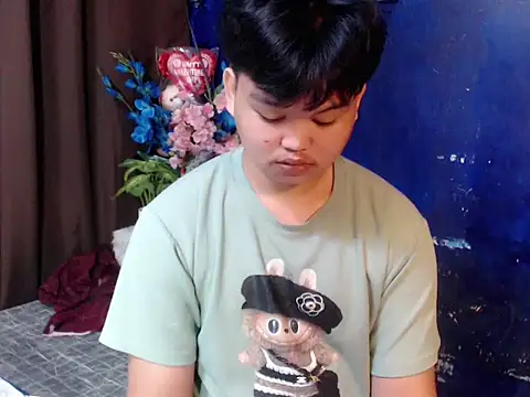 Reynelcock online show from March 2026 06:00:01 PM