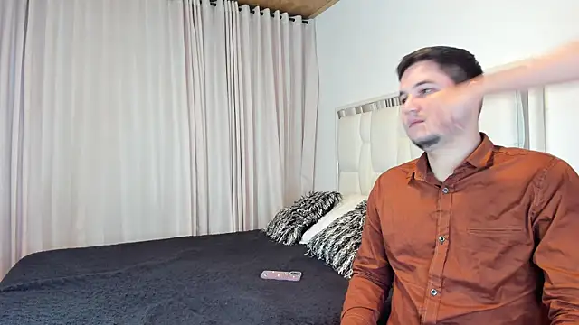 Snapshot of CameronyMartinn chatting on July 2026 01:44:02 AM CameronyMartinn online show from July 2026 01:44:02 AM