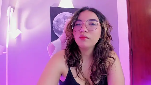 Snapshot of AliceCamxxx chatting on September 2025 12:05:01 PM AliceCamxxx online show from September 2025 12:05:01 PM